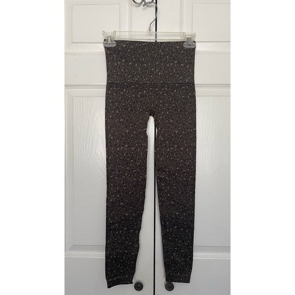 NEW Spanx Look at Me Now Seamless Leggings Olive Leopard - Picture 5 of 9